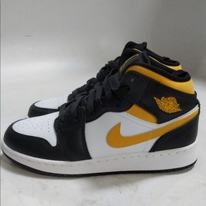 NEW IN BOX Air Jordan 1 Mid (GS) Black White Yellow Pollen
